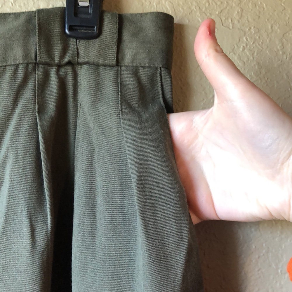 Vintage 90’s Pleated Front Olive Green Pants by Dress Barn size 14 - Picture 4 of 7